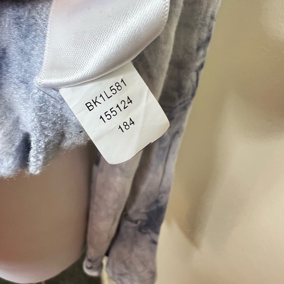 Cupio Top MEDIUM Tie Dye Blue V-Neck Fleece Lined Tie Front Pullover Oversized - Picture 6 of 8